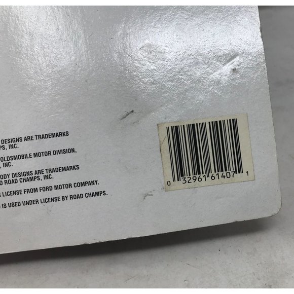 Road Champs Classic Collection 1:43 Die Cast 1958 Pontiac Bonneville - Picture 4 of 5